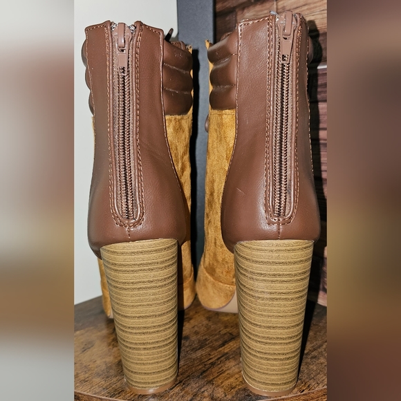 New without box 4 1/2 inch peep toe construction boots - Picture 3 of 5